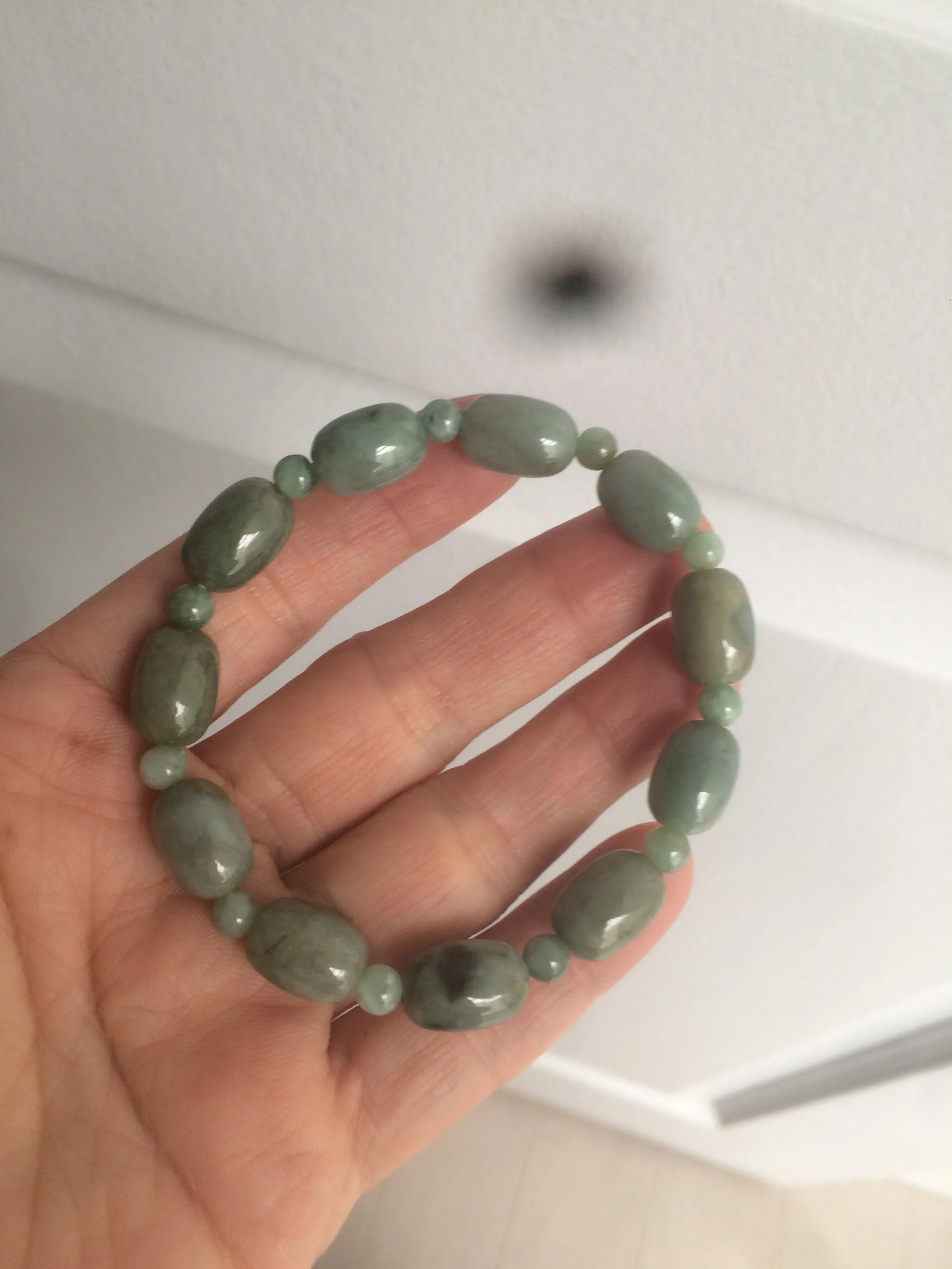 12x8.7mm 100% natural  type A green/dark green/white olive jadeite jade bead bracelet D73