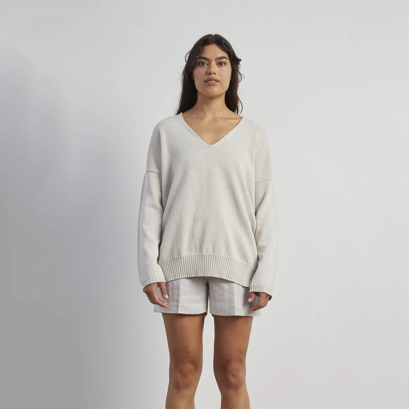 COTTON V JUMPER MACADAMIA