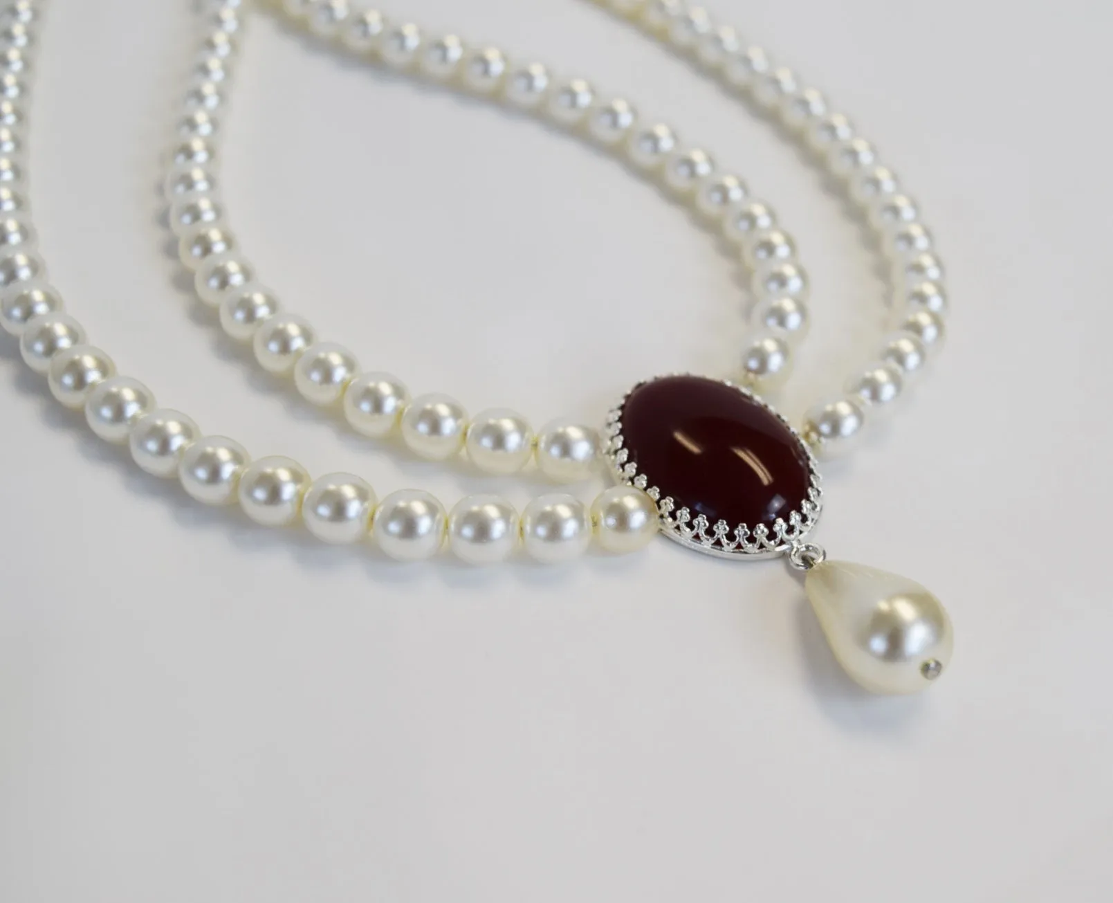 Festoon Necklace - Pearl with Extra Large Focal Stone