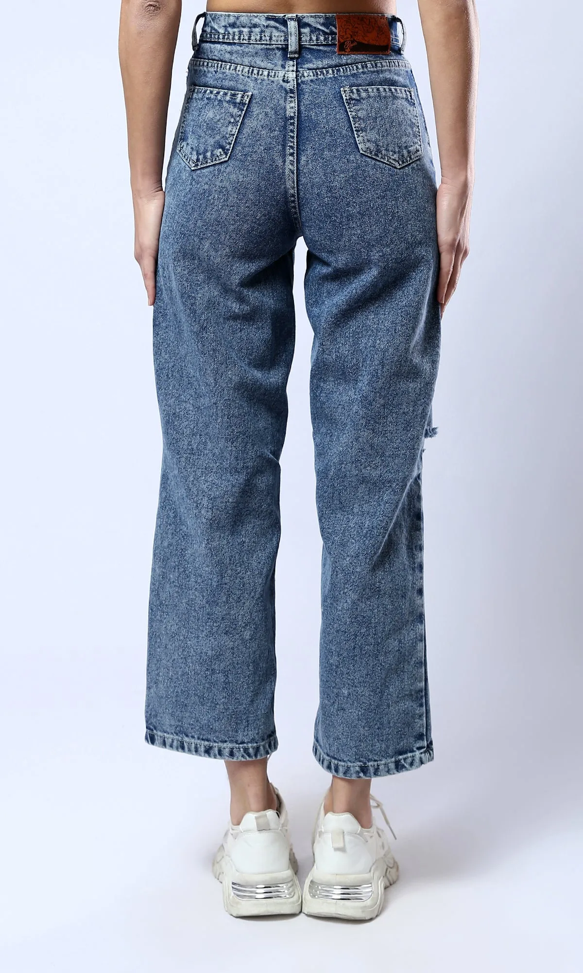 O179584 Comfy Straight Light Vintage Jeans With Front Cuts