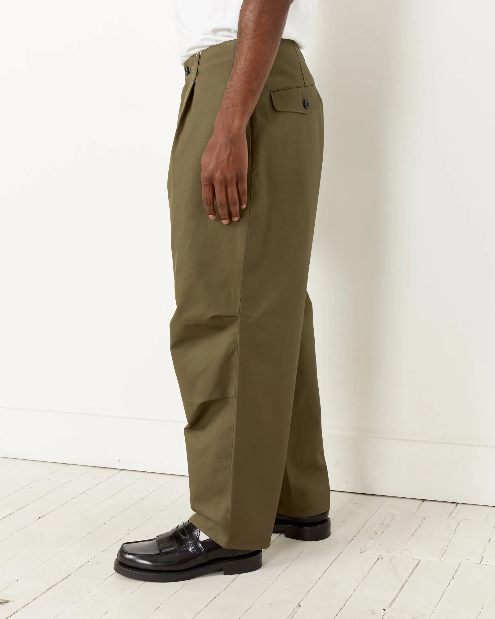 Selvedge Knee Tuck Pant in Olive